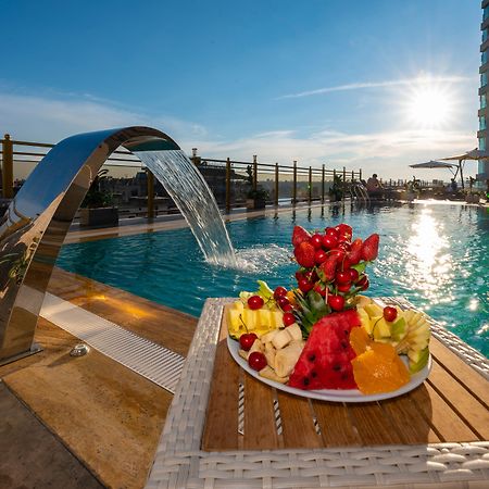 Ramada By Wyndham Istanbul Pera Taksim Hotel Exterior photo Rooftop pool